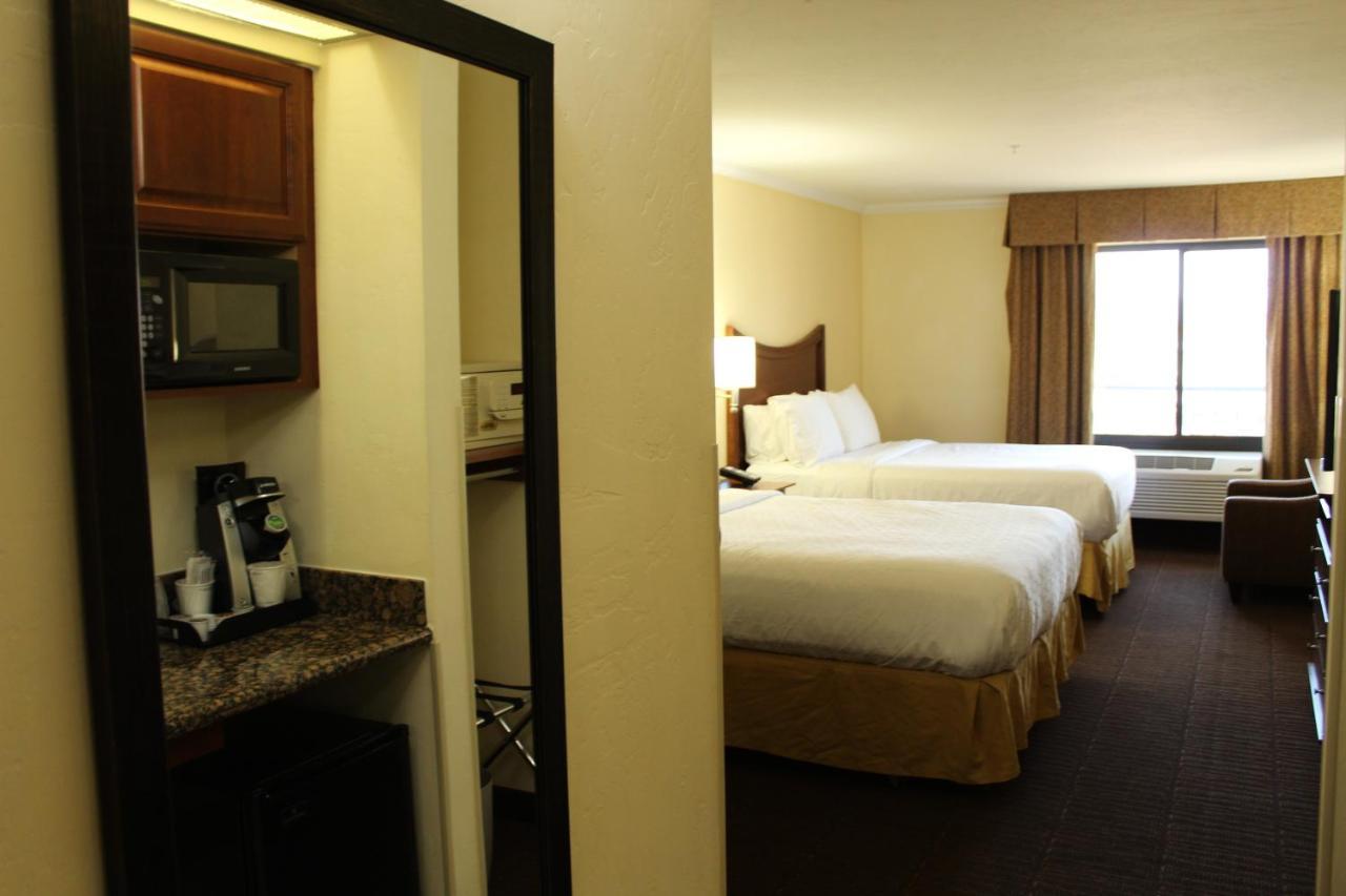 Suite Hearing Accessible Non-Smoking