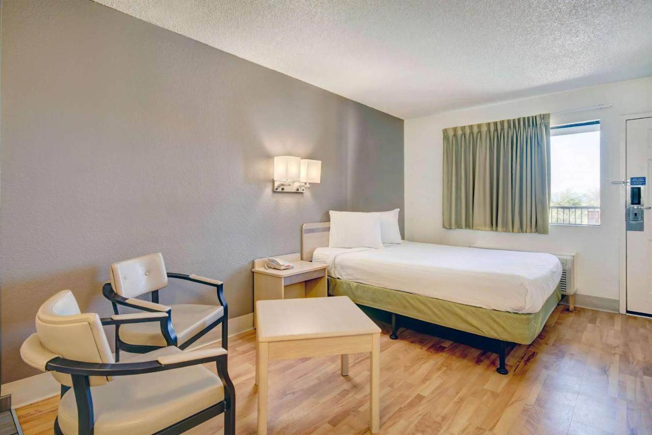 1 KING BED 