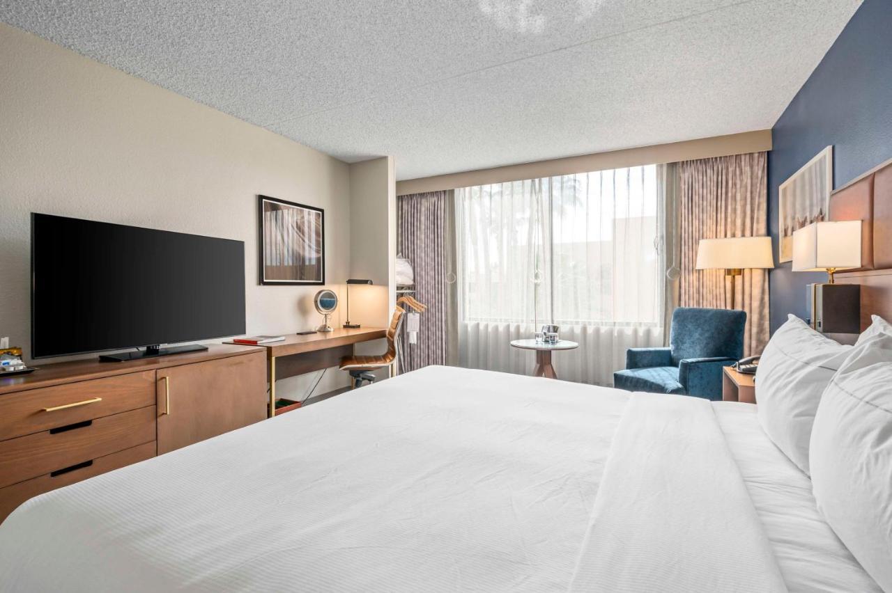 King Room with Bath Tub - Mobility Accessible