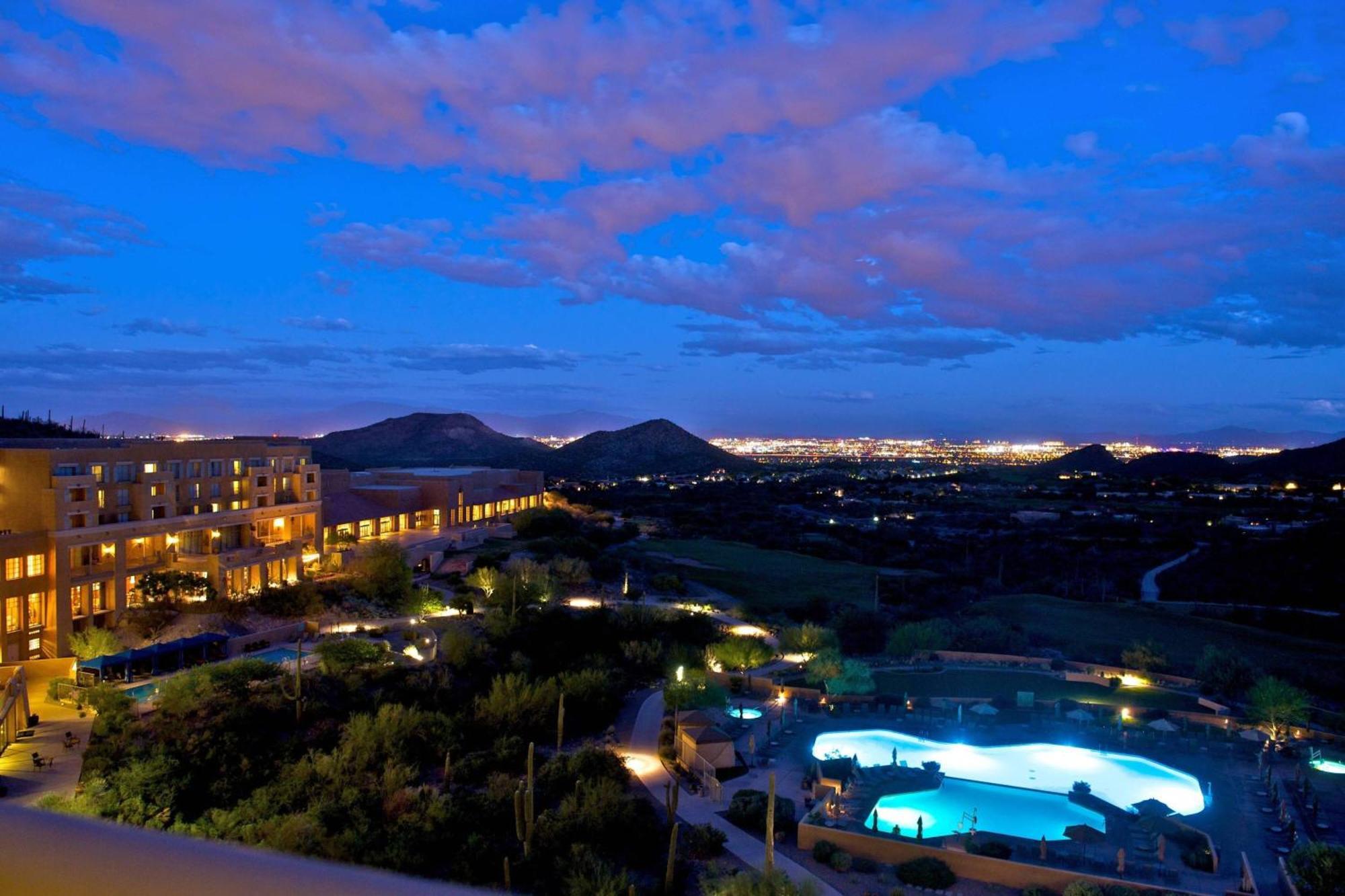 Premium Pool & City View, Guest room, 1 King