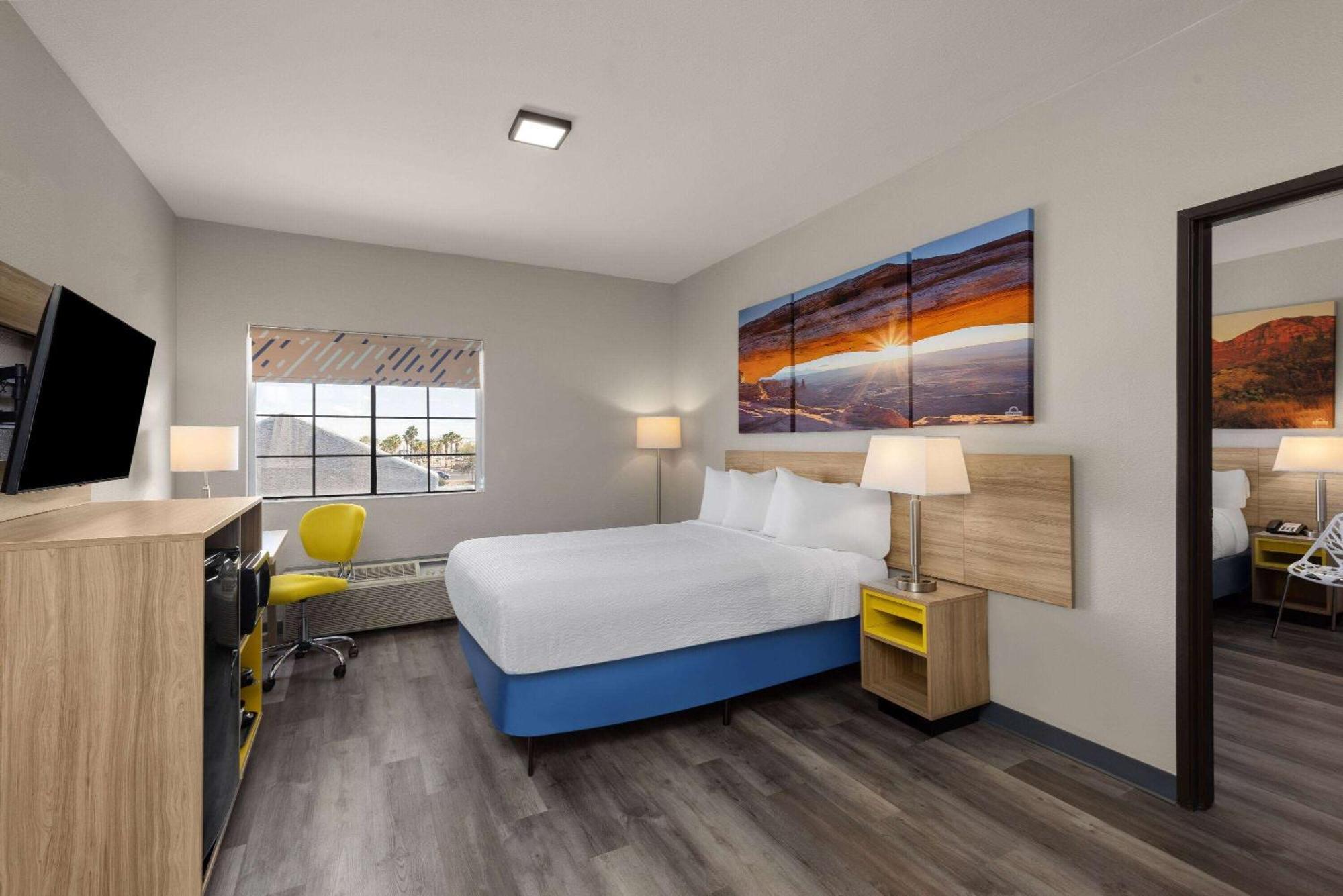 Suite One Bedroom 1 King Bed 1 Queen Bed Non-Smoking