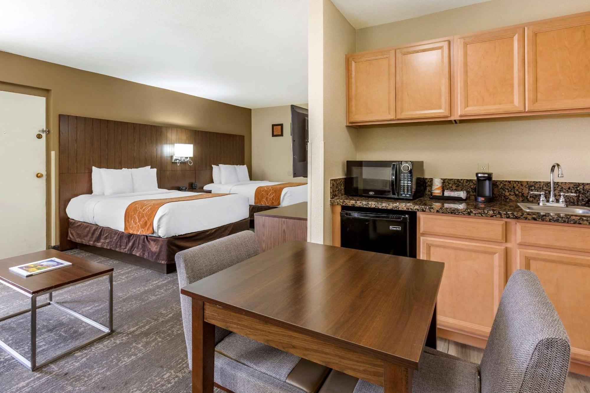 Double Suite with Two Double Beds - Accessible/Non-Smoking