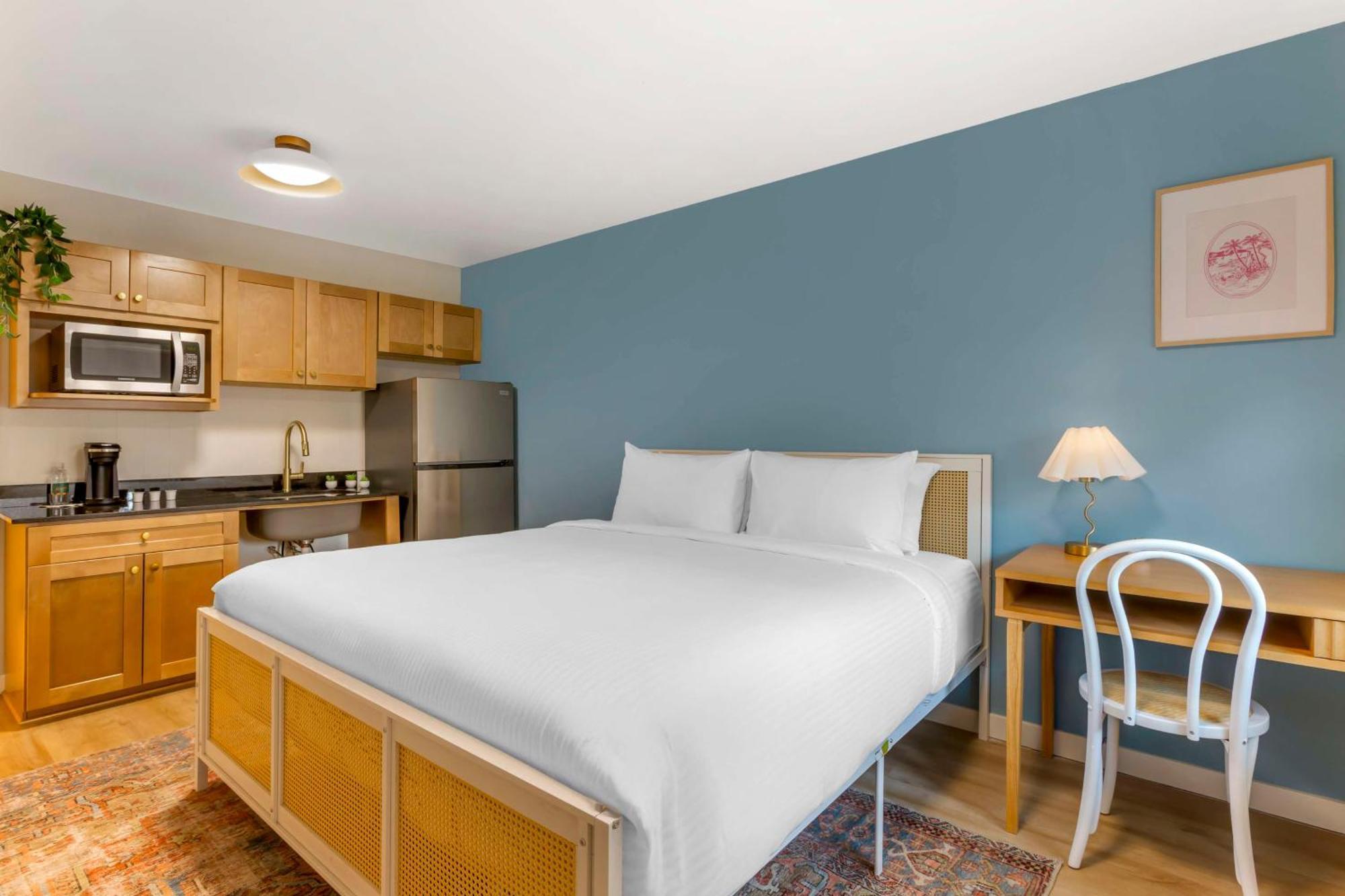 King Room with Bath Tub and Kitchenette - Disability Access/Non-Smoking,1643765295:JPEG