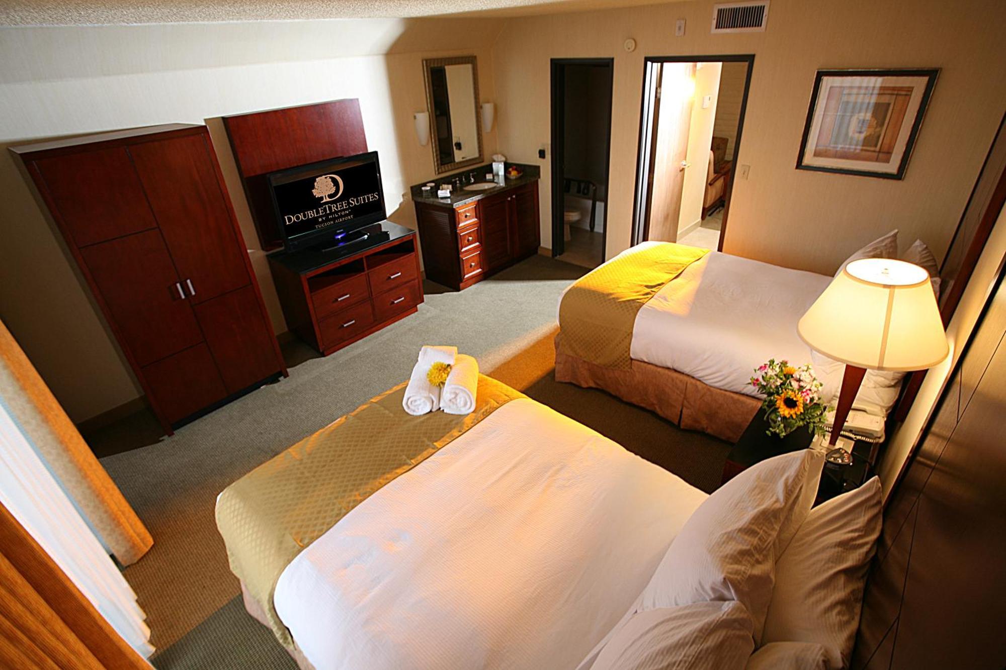 One-Bedroom Suite Two Double Beds Non-Smoking