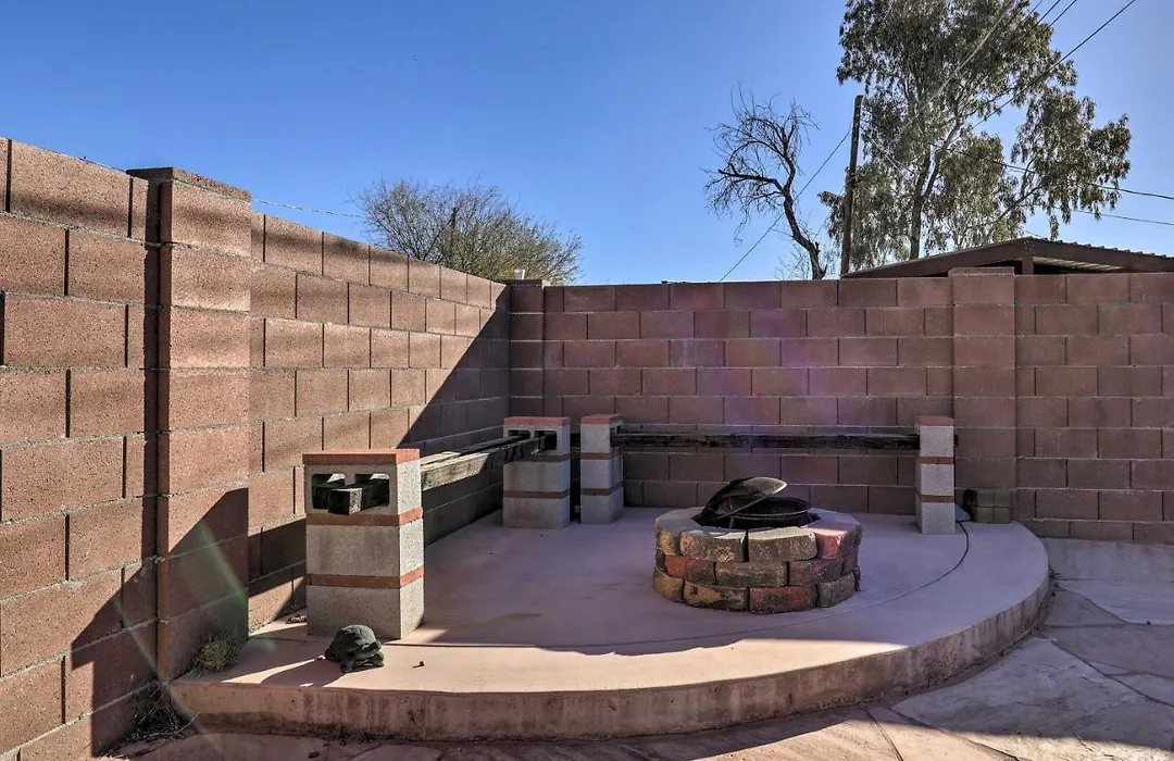 Ranch-Style Retreat With Fire Pit Less Than 1 Mi To U Of A!-1