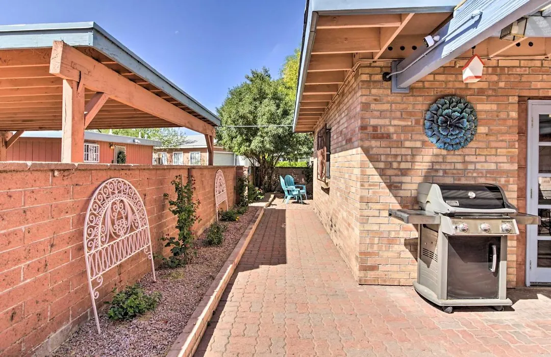 Delightful Family Getaway W/ Covered Patio!-1