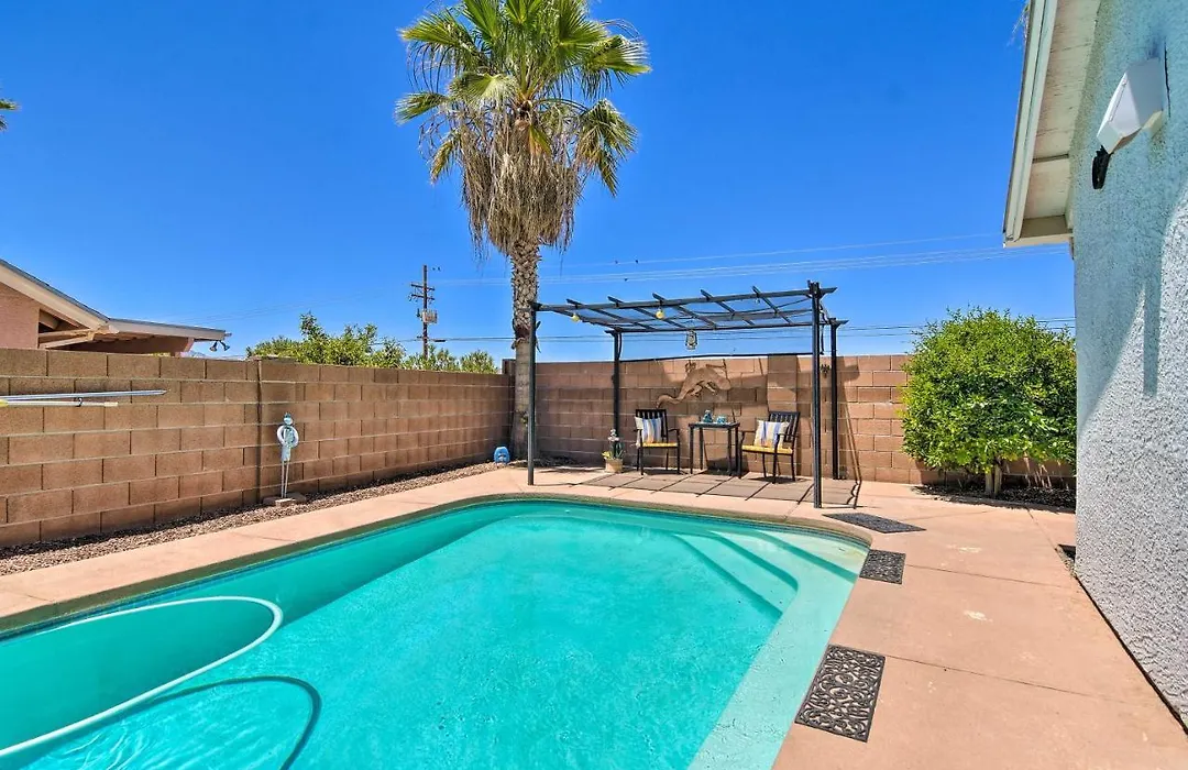 Sun-Lit Tucson Digs With Private Pool And Patio!-1