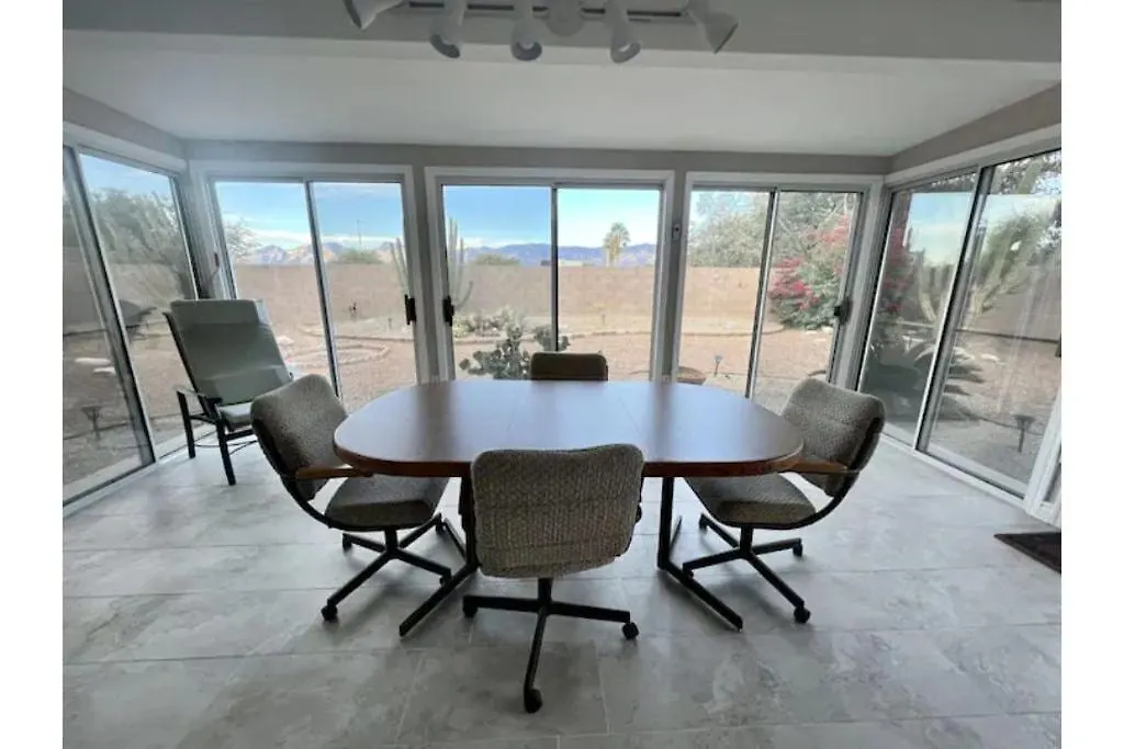 Classic 4Br Home With Grand Az Room-1