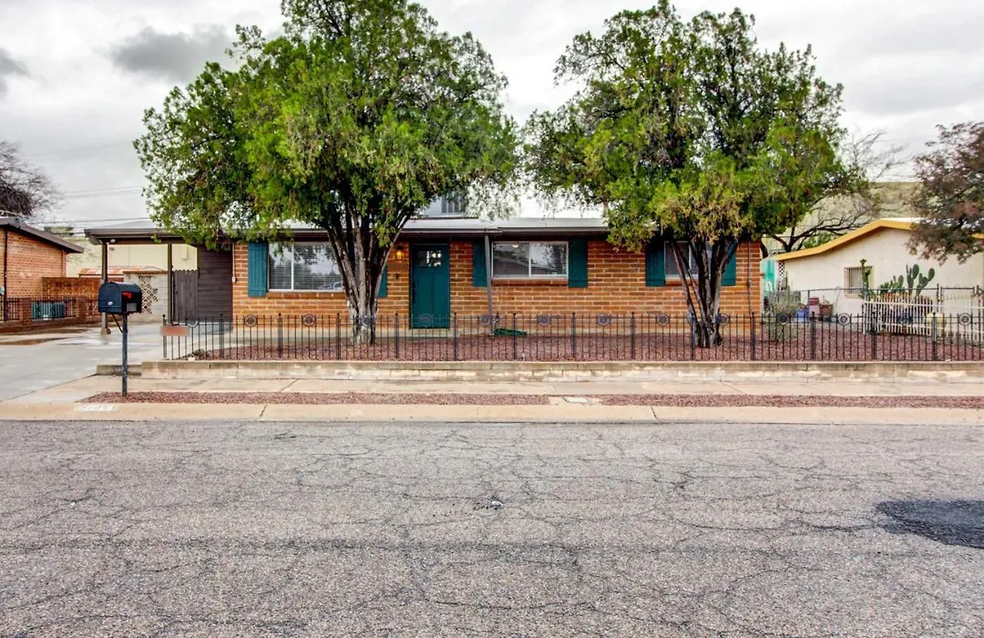 Mod Tucson Home - Families Welcome!-1