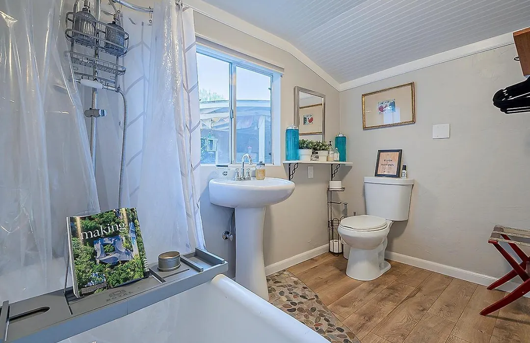 Cute Peaceful Tiny House Getaway W Backyard-1