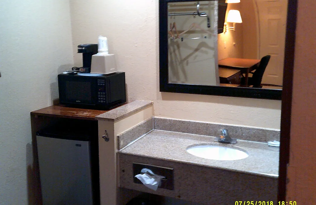 Super 8 By Wyndham Tucson Downtown Convention Center-1