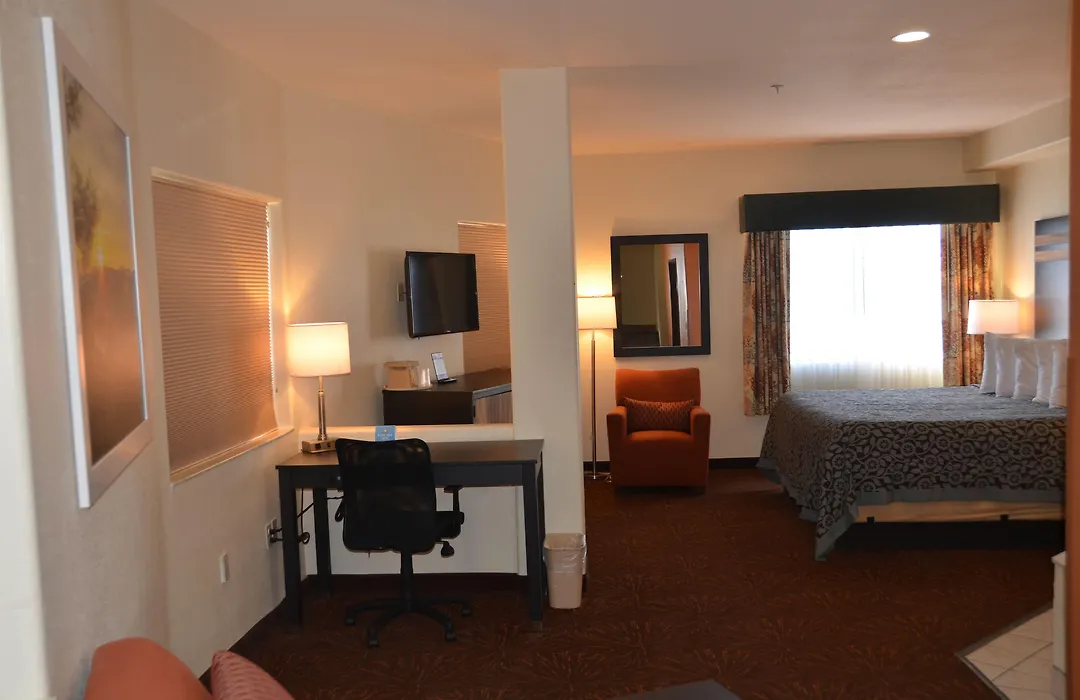 Days Inn & Suites By Wyndham Tucson/Marana-1