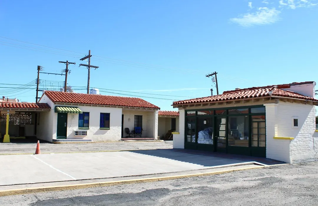 Economy Inn-1