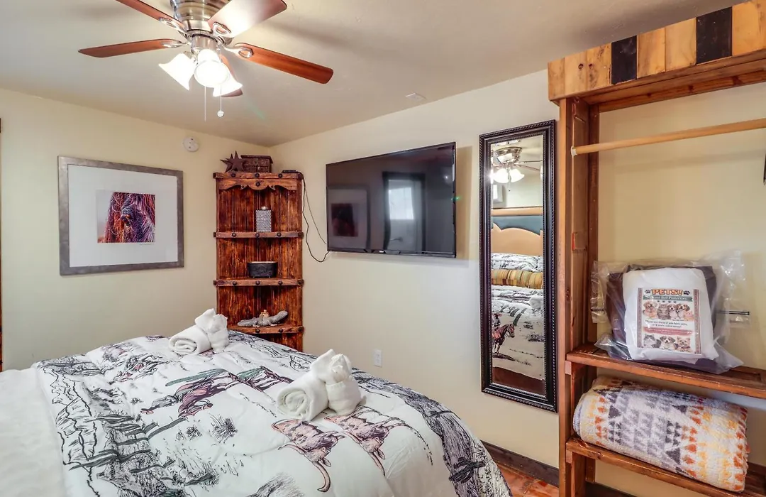 Pet-Friendly Tucson Casita: Shared Swim Spa!-1