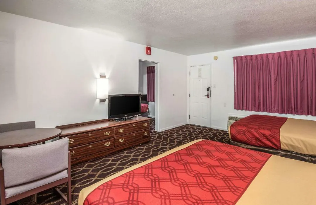 Econo Lodge University-1