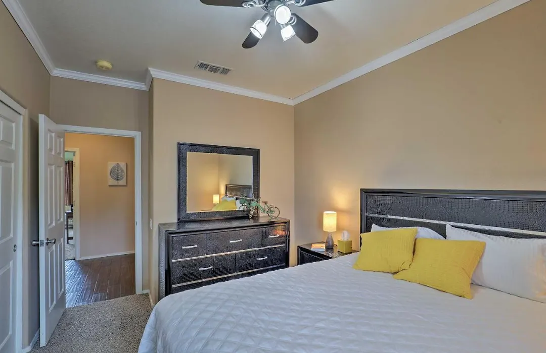Tucson Getaway W/ Yard, Pool, Hot Tub + Gas Grill!-1