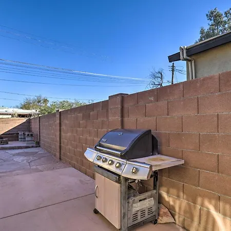 Ranch-Style Retreat With Fire Pit Less Than 1 Mi To U Of A!-2