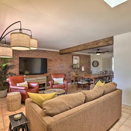 Pet-Friendly Home, 4 Miles To U Of A Campus-3