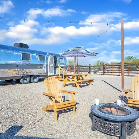 Vintage Airstream Near The Catalina Mountains Residence-3