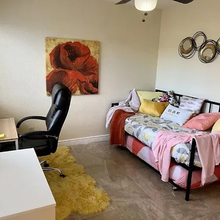 Classic 4Br Home With Grand Az Room-3