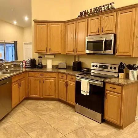 Classic 4Br Home With Grand Az Room-2