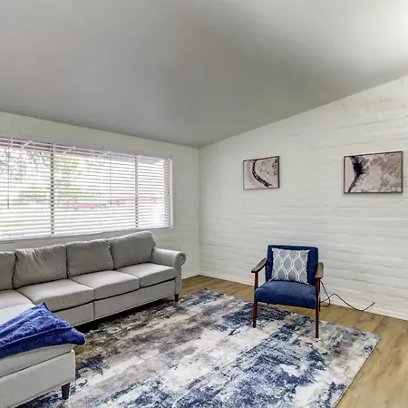 Mod Tucson Home - Families Welcome!-2