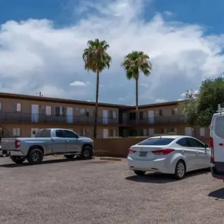 Awesome And Cool Unit Located In Central Tucson-3