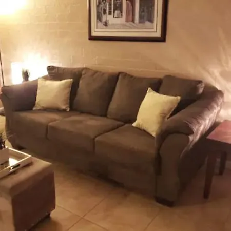 Hearty Homestay Located Here In Midtown Tucson-3