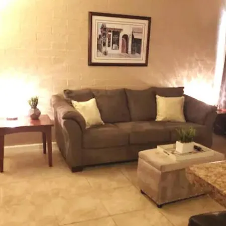 Hearty Homestay Located Here In Midtown Tucson-2