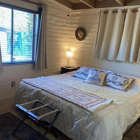Casa Azul: Pet-Friendly Adobe Oasis in Central Location-2