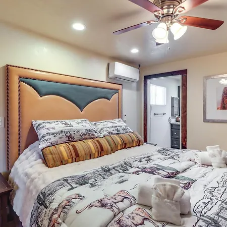 Pet-Friendly Tucson Casita: Shared Swim Spa!-2